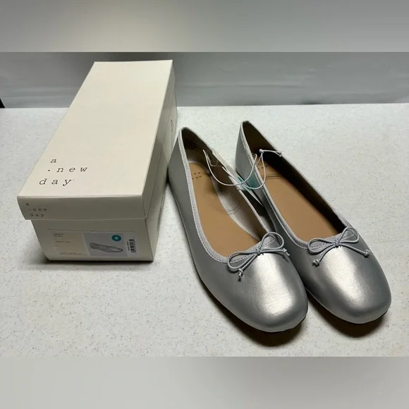 Jackie Silver Memory Foam Ballet Flats from A New Day NWT - Picture 5 of 10